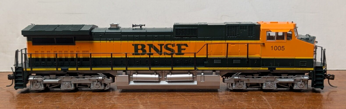 鉄道模型 KATO GE C44-9W DASH9 37-1902 BNSF #1005 HO KATO 37-1902 GE C44-9W DASH 9 BNSF # 1005 DCC INSTALLED