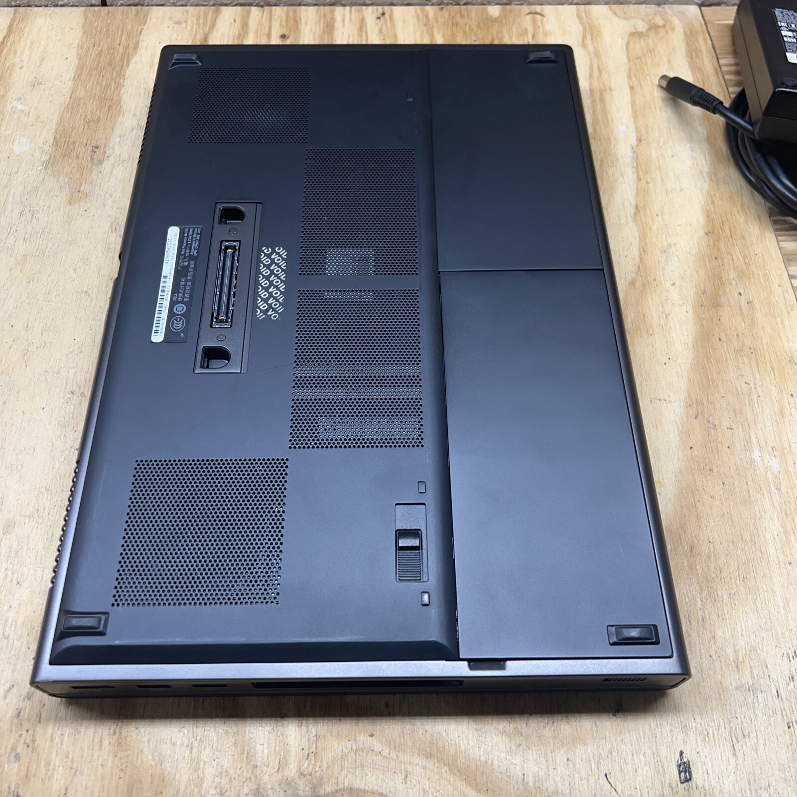 Dell Precision M4700 15.6" FHD i7-3740QM @2.7GHz 12GB 512GB SSD Wind7 Pro - Picture 6 of 7