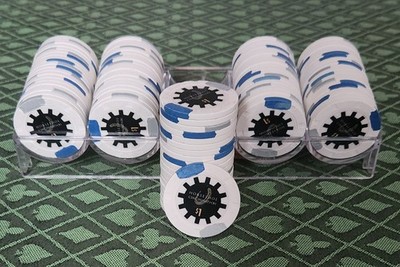 100 Horseshoe Cincinnati $1 Real Clay Casino Chips, Paulson, Used good