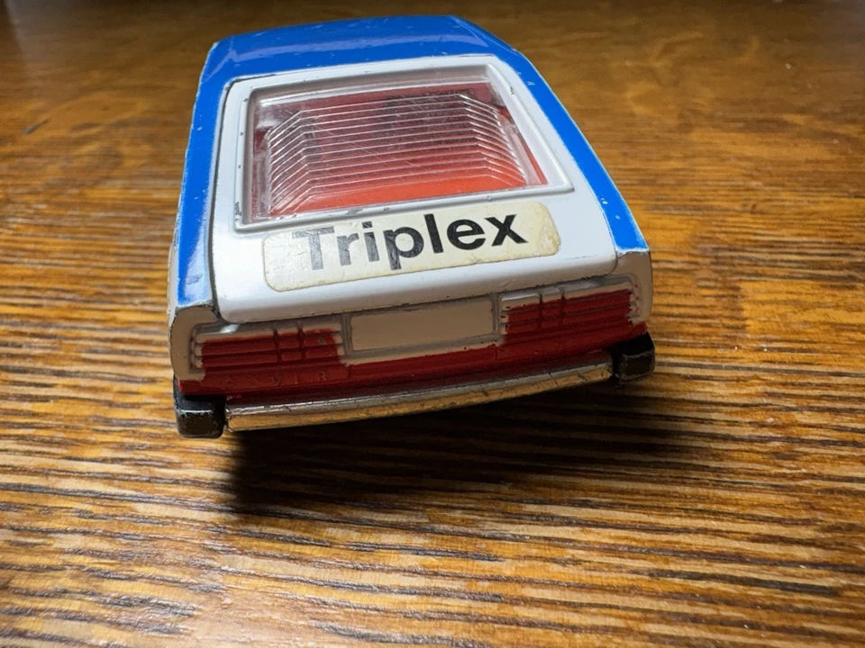 Corgi Rover 3500 Triplex Rally Race Car Esso 1:43 Scale England 5" Long - Image 3 of 4