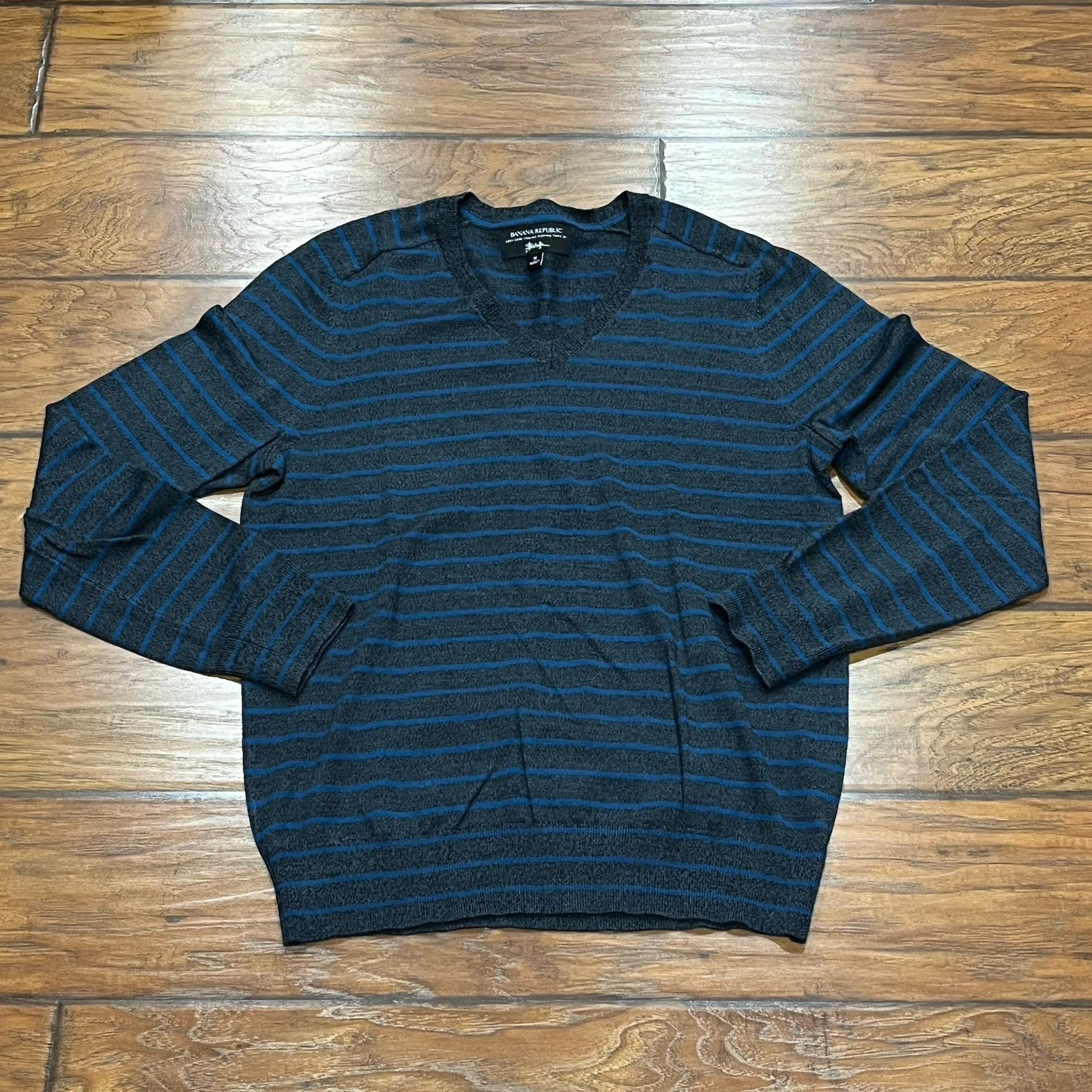 Banana Republic Sweater Mens M Extra Fine Italian Merino Wool V-Neck Striped