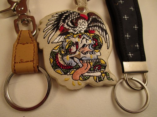 Lotto misto vintage di 15 portachiavi ed hardy souvenir casinò Batman - Foto 4 di 12