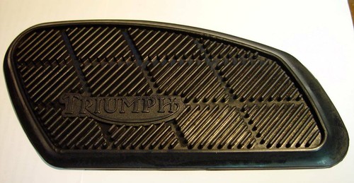 1968-74 Triumph T100, T120, T140, T150, OIF, FUEL TANK Rubber Knee Pads - Picture 4 of 6