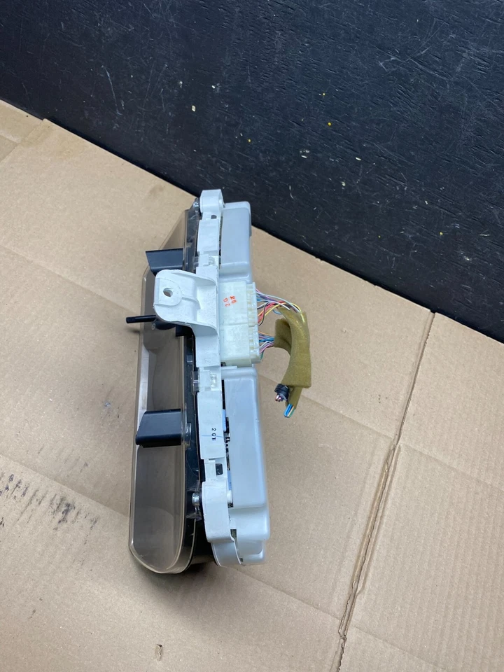 2004 to 2007 Toyota Highlander Speedometer Insrument Gauge Cluster L5586 DG - Image 4 of 4