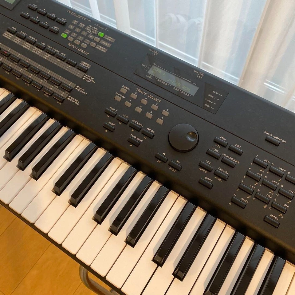 Roland JV-1000 76key MIDI Synthesizer Good GP - Image 4 of 4