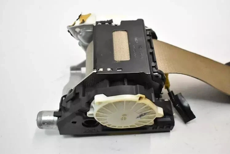 Cinturón de seguridad trasero derecho beige OEM 12-18 MERCEDES W218 CLS550 CLS400 CLS63 AMG Foto 3 de 4