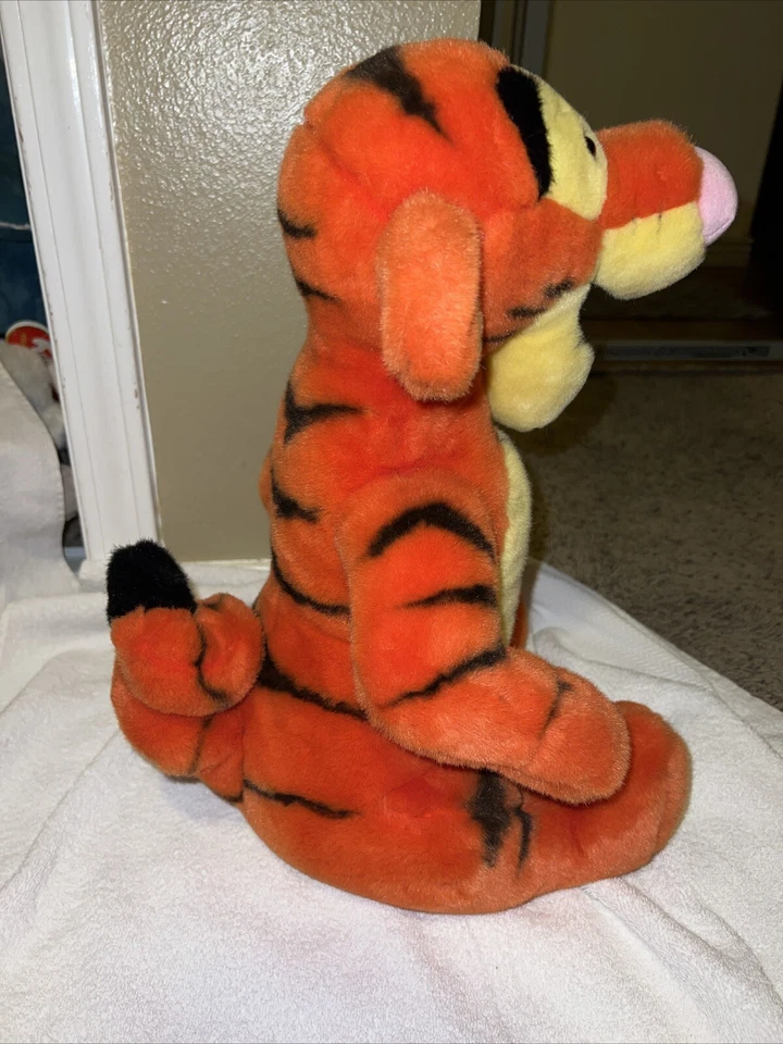 Peluche cola enrollada Tigger de 16" de Disney Foto 4 de 4
