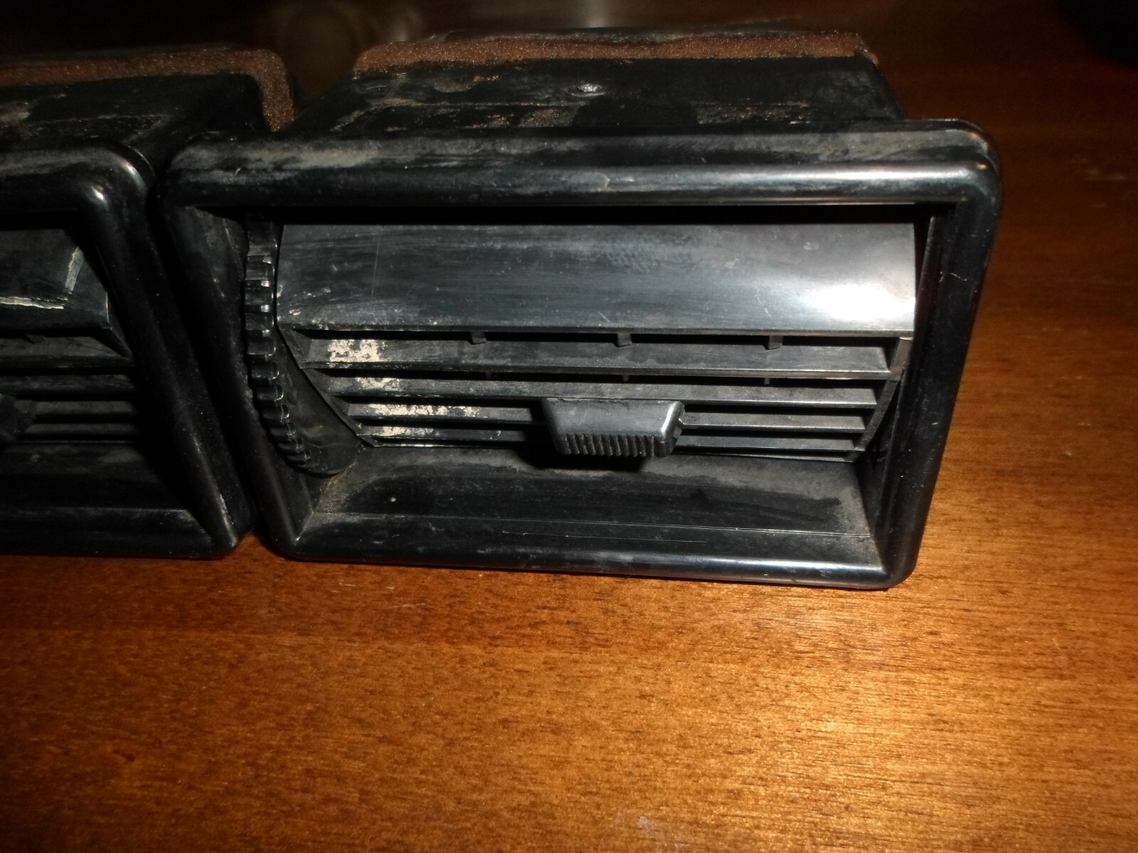 1988 Rolls Royce Silver Spur - Center Console A/C Vent Pair