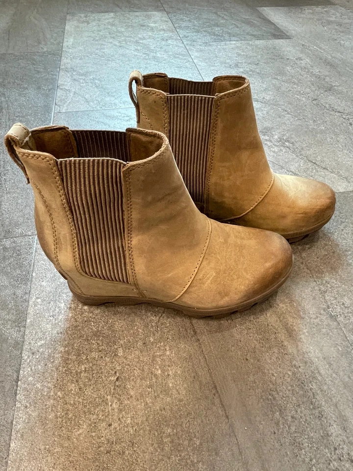 Sorel Joan Of Arctic II Wedge Chelsea Boot (6.5) - Image 2 of 4