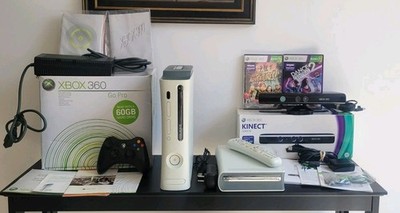 Xbox 360 Go Pro 60GB - DVD Player - Kinect - 2 Controllers - New Laser - WiFi