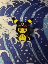 Pikachu x Umbreon Poncho Pok mon Enamel Pin Badge Eeveelution Eevee NEW CUTE