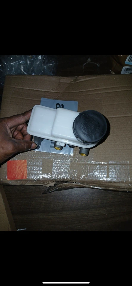 Cilindro maestro de freno Dorman M630466 compatible con modelos seleccionados de Nissan Foto 4 de 4