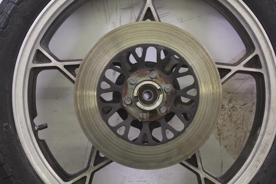 Conjunto de rueda delantera Suzuki GS450L 1980 con disco de freno/rotor 19 x 1,85 Foto 2 de 4