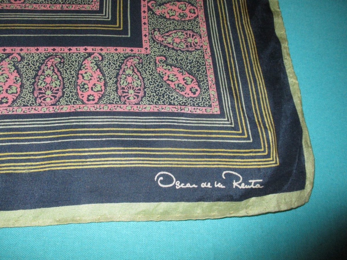 Oscar de la Renta Blue Pink Paisley 100% Silk Square Scarf 22