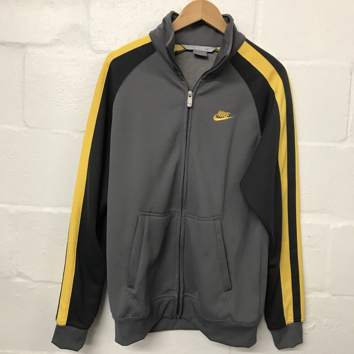 nike yellow stripe
