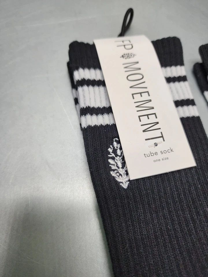 3 PACOTES de meias tubulares Free People FP Movement clássicas listradas retrô femininas - Imagem 2 de 4