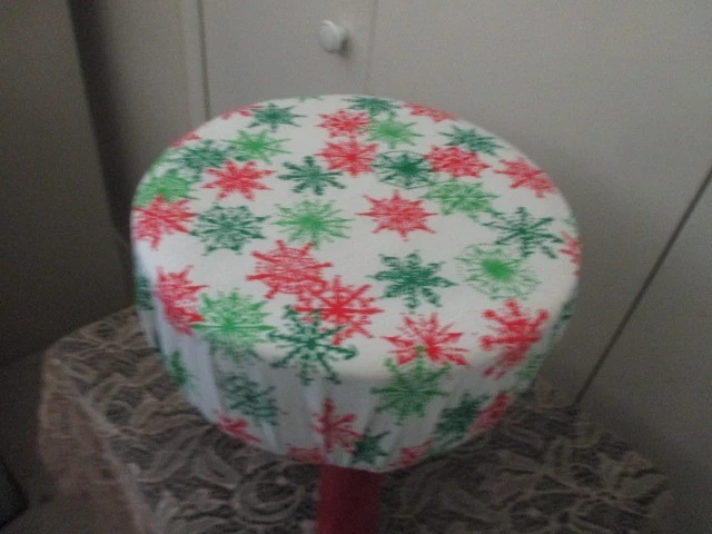 Vintage SHABBY COTTAGE STOOL RED/GREEN SNOWFLAKES XMAS FUN 10" HX 11" - Image 2 of 3