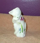 VINTAGE FENTON WHITE MILK GLASS HAND PAINTED GROOMING CAT by A. APLINGER c 2007