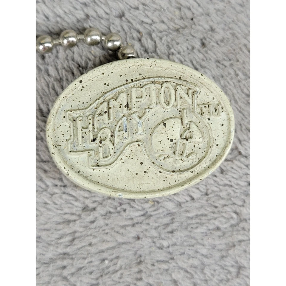 Carcasa de motor de ventilador de techo Hampton Bay con cadena de tracción y una hoja decorativa Foto 4 de 4