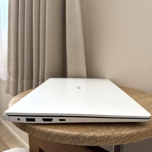 Lg Gram 14Z980-Ga55J 14-Inch Laptop Lightweight Portable For Home Office - Picture 4 of 6