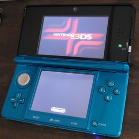 Nintendo 3DS Aqua Blue US Handheld System Game Stylus Universal & Car Charger