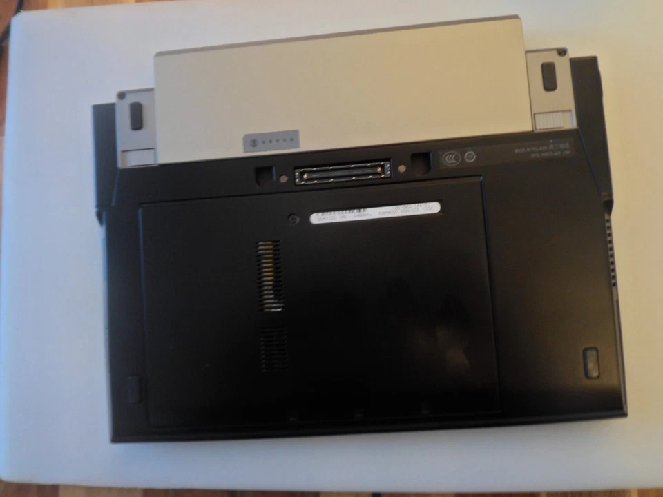 Ultra portable Dell Latitude E4200 laptop- Linux OS   ssd .  - Image 3 of 4