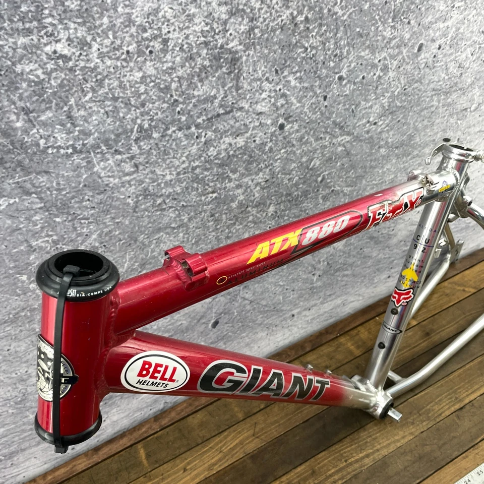 Bicicleta de montaña vintage Giant ATX 880 17 pulgadas CU 92 26 aleación roja 135 90 MTB Foto 2 de 4