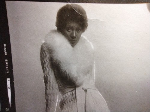Anni 70-80? Foglio prova contatto modello donna afroamericana fotografie 8"x10 - Foto 4 di 6