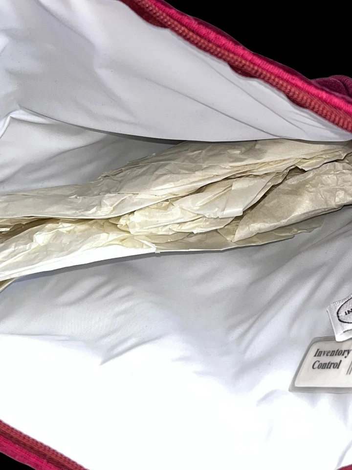 Новый с Ярлыками Adrienne Vittadini косметичка застежки путешествий хранения выстеганный бархат красный $28 - Изображение 4 из 4