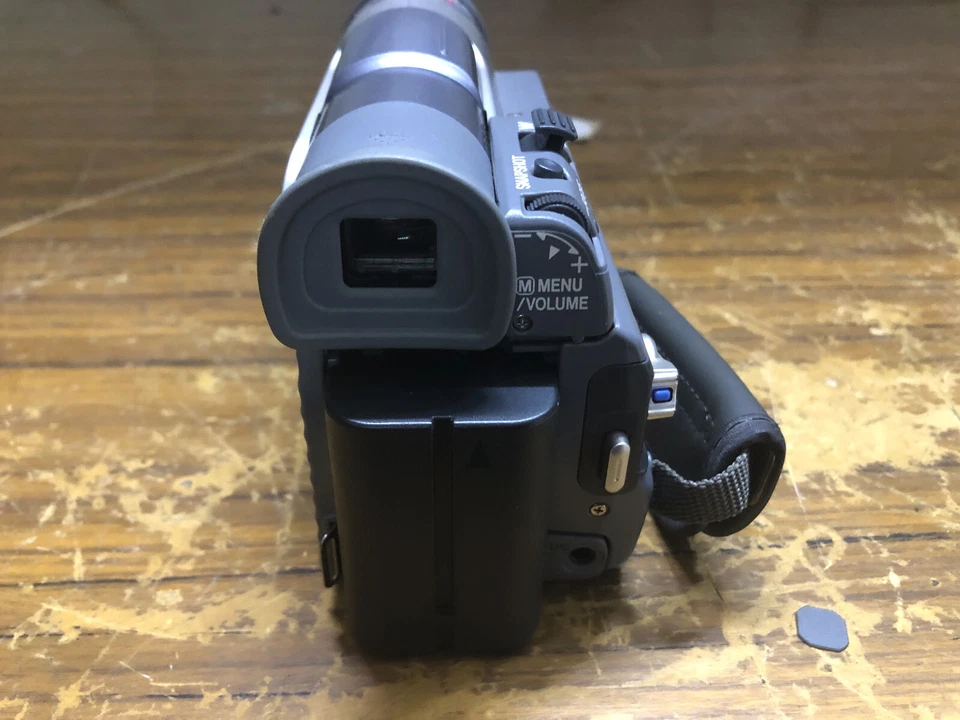 JVC Digital Video Camera GR-D20E  700x Digital Zoom ohne Ladegerät +Fernbedienug - Bild 2 von 4