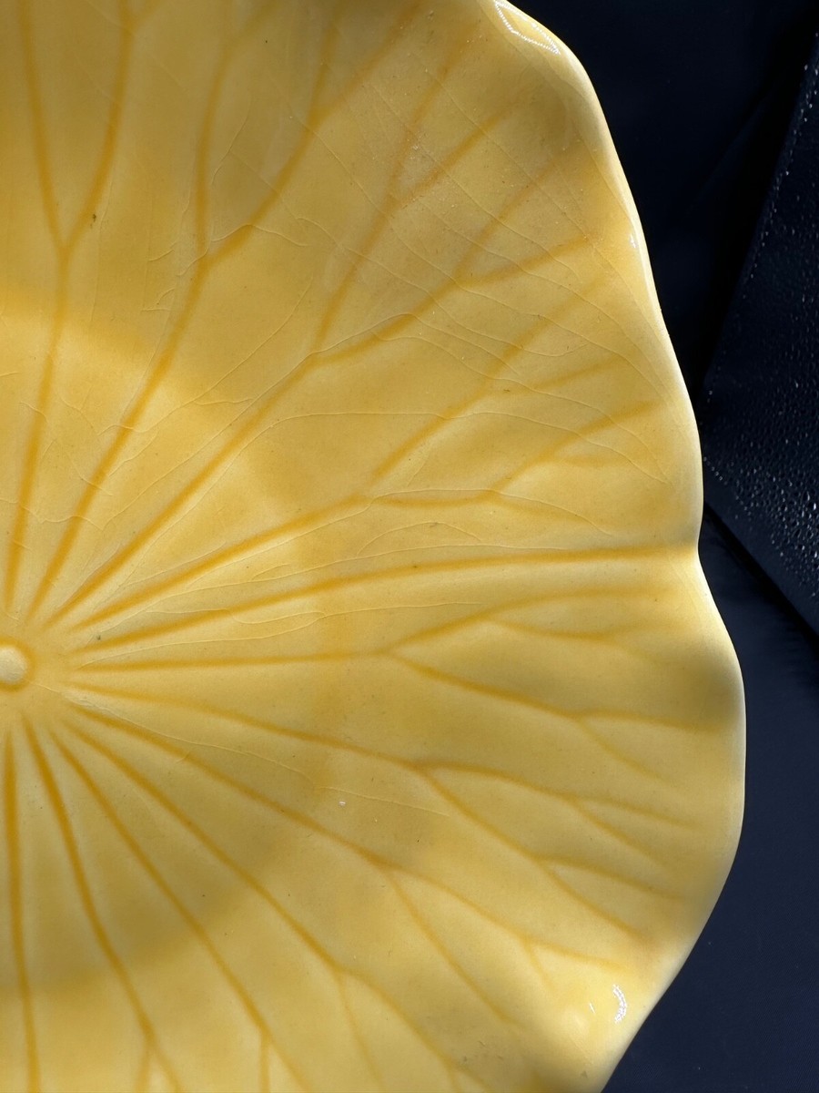 Metlox Poppytrail LOTUS Yellow Dinner Plate 11” California Pottery