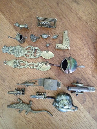 Joblot Of Various Brass Items /ornaments Inc Crocodile /cannons/horse & Cart Etc