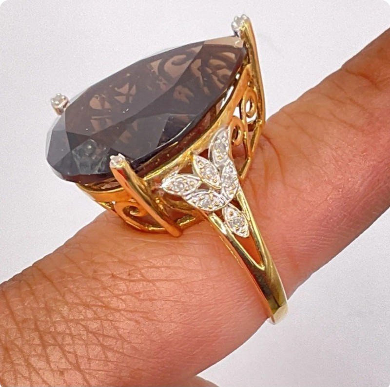 Vintage 10K Yellow Gold Large Pear Black Gemstone Cocktail Ring Diamond Accents 
