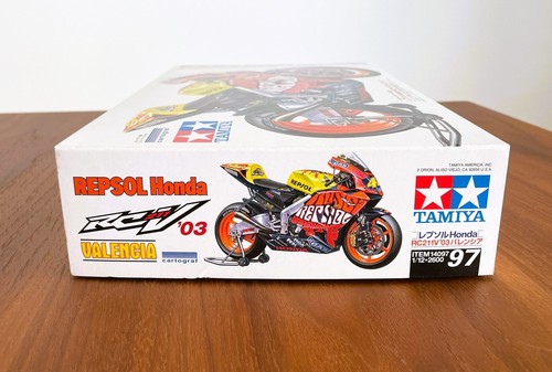 TAMIYA 1/12 No.96 Repsol HONDA RC211V '03 & Rossi Valencia #14097 set from JAPAN - Picture 15 of 20