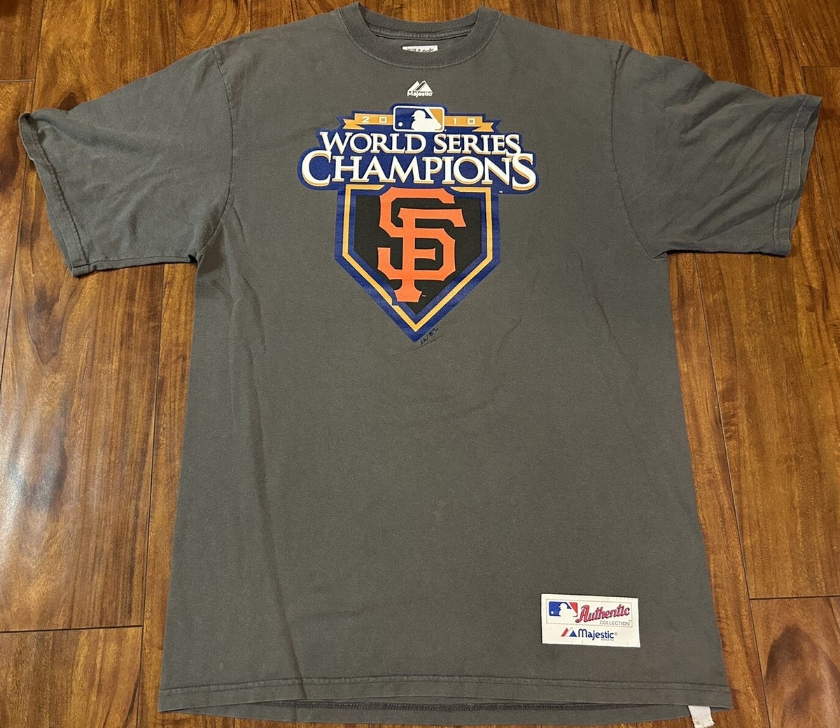 Majestic MLB San Francisco Giants 2010 World Series T-shirt