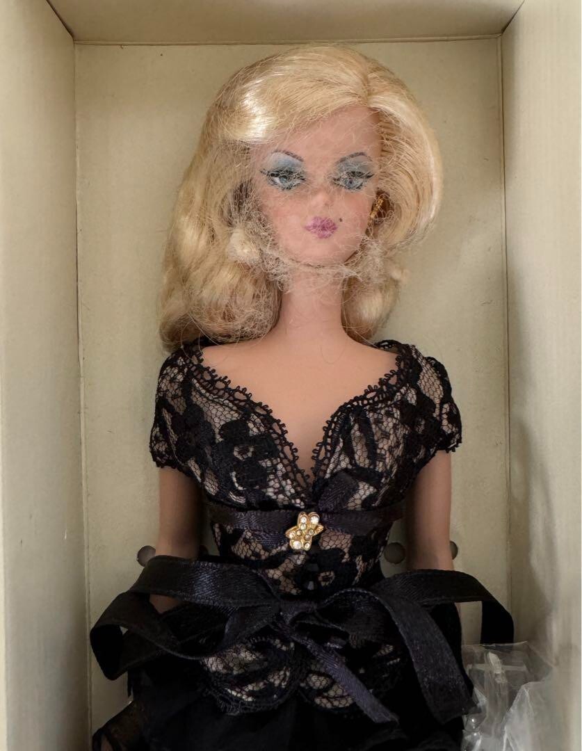 Barbie Doll A Trace Of Lace Silkstone Platinum Label