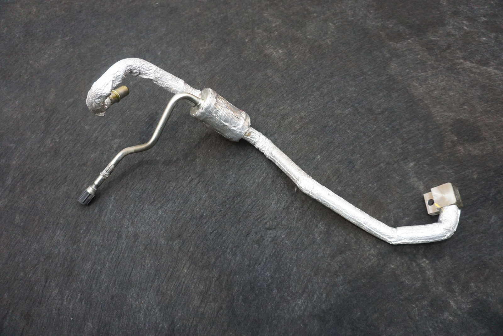 A/C Compressor Pipe Fluid Hose Line Valve OEM 237501 Ferrari California 2012-14