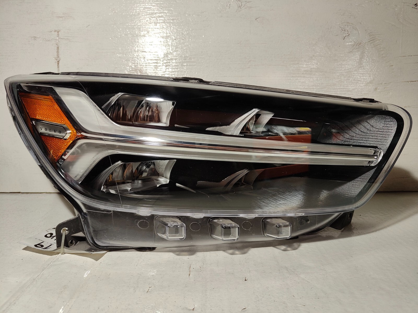 2019-2020 Volvo XC40 Right Passenger Side Headlight Assembly