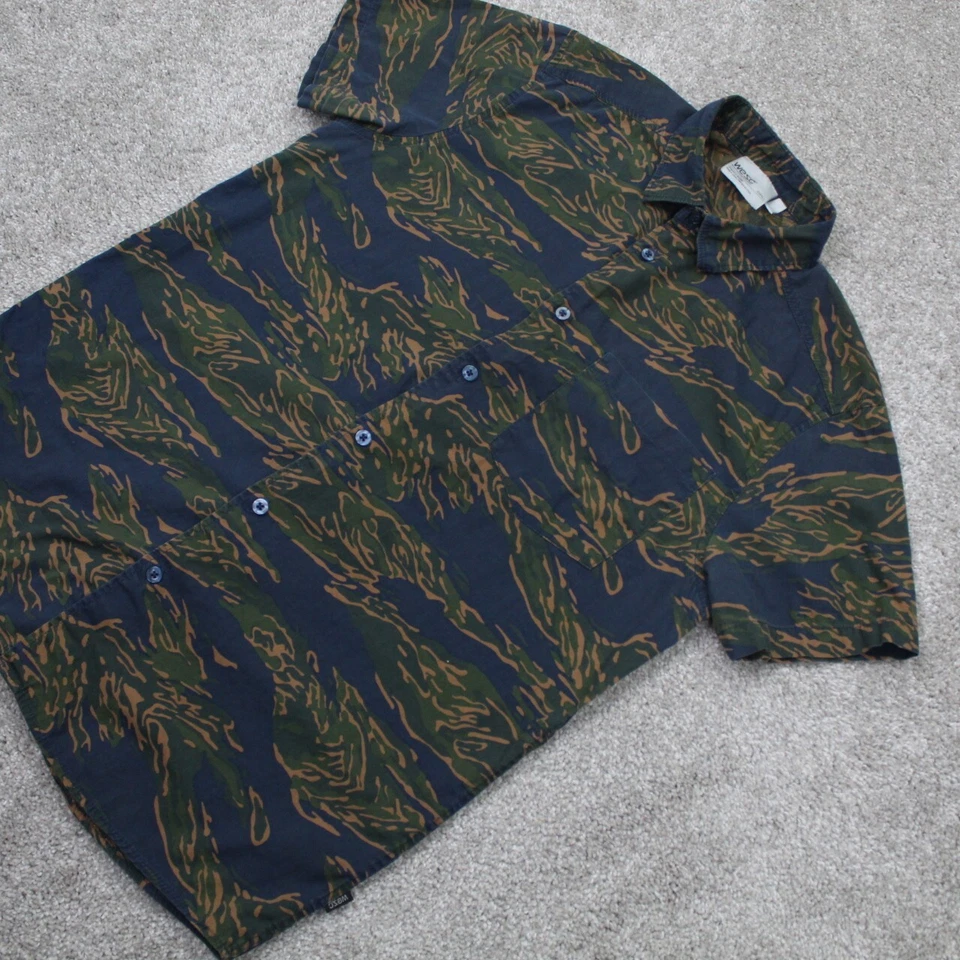 Camisa WESC Hombre Pequeña Azul/Marrón Camuflada Ajuste Regular 100% Algodón Manga Corta Botón Foto 3 de 4