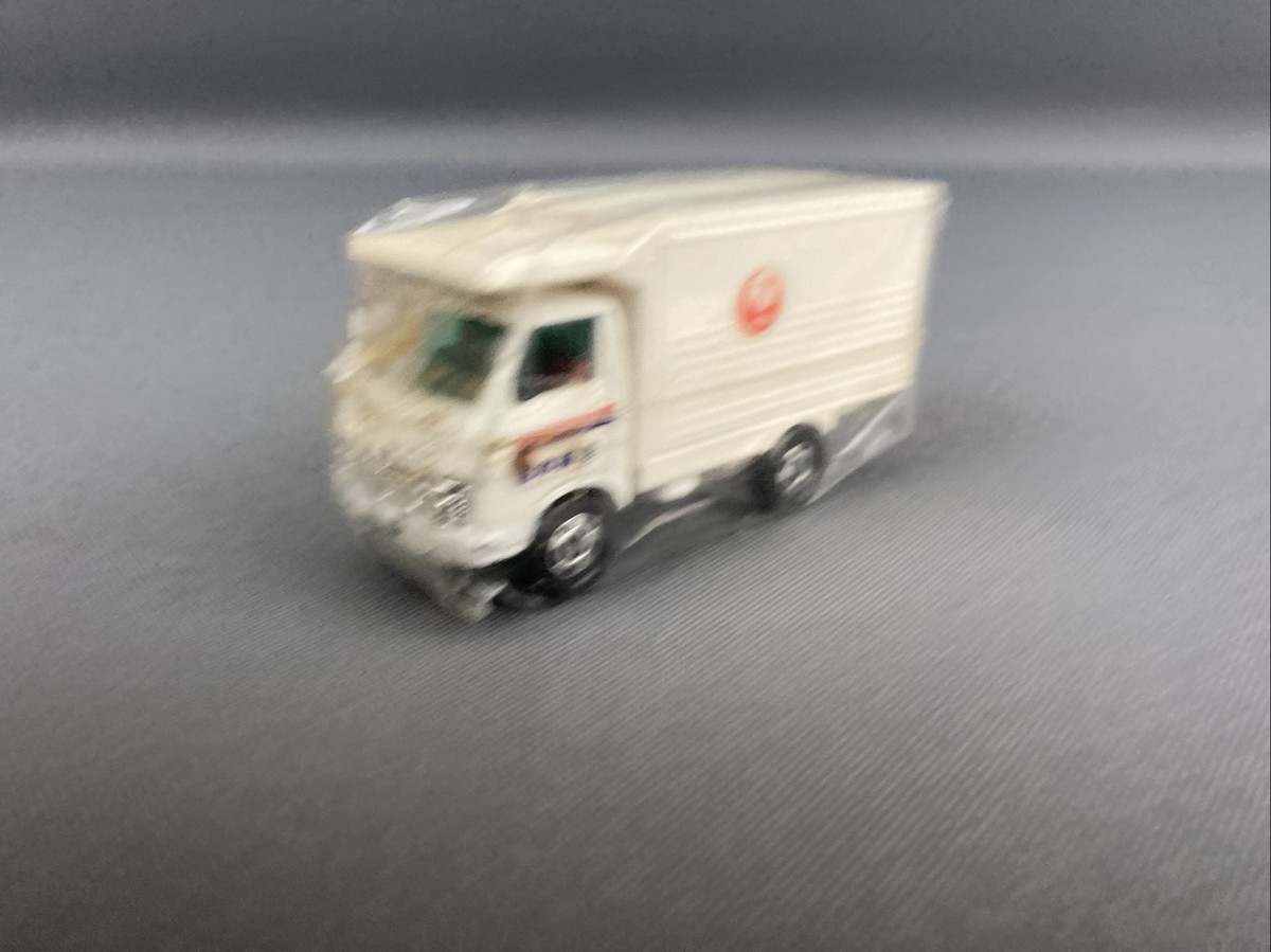 Tomy Tomica Japan Isuzu Airport Scissors Vending Truck Loose 1/67