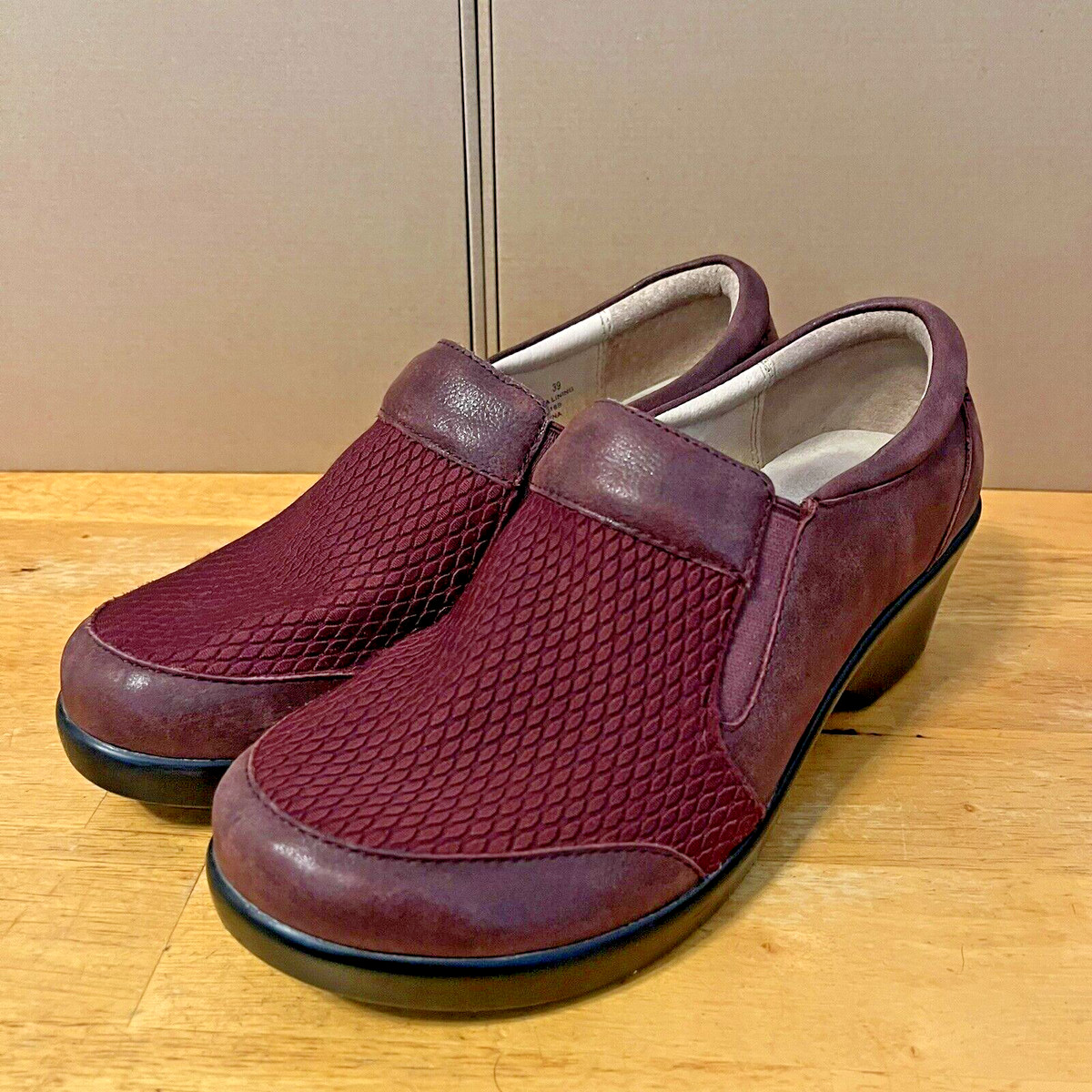 Alegria Womens 8.5 Eryn Grappa Tumble Slip On Wedge Clogs Red Leather Ery-473