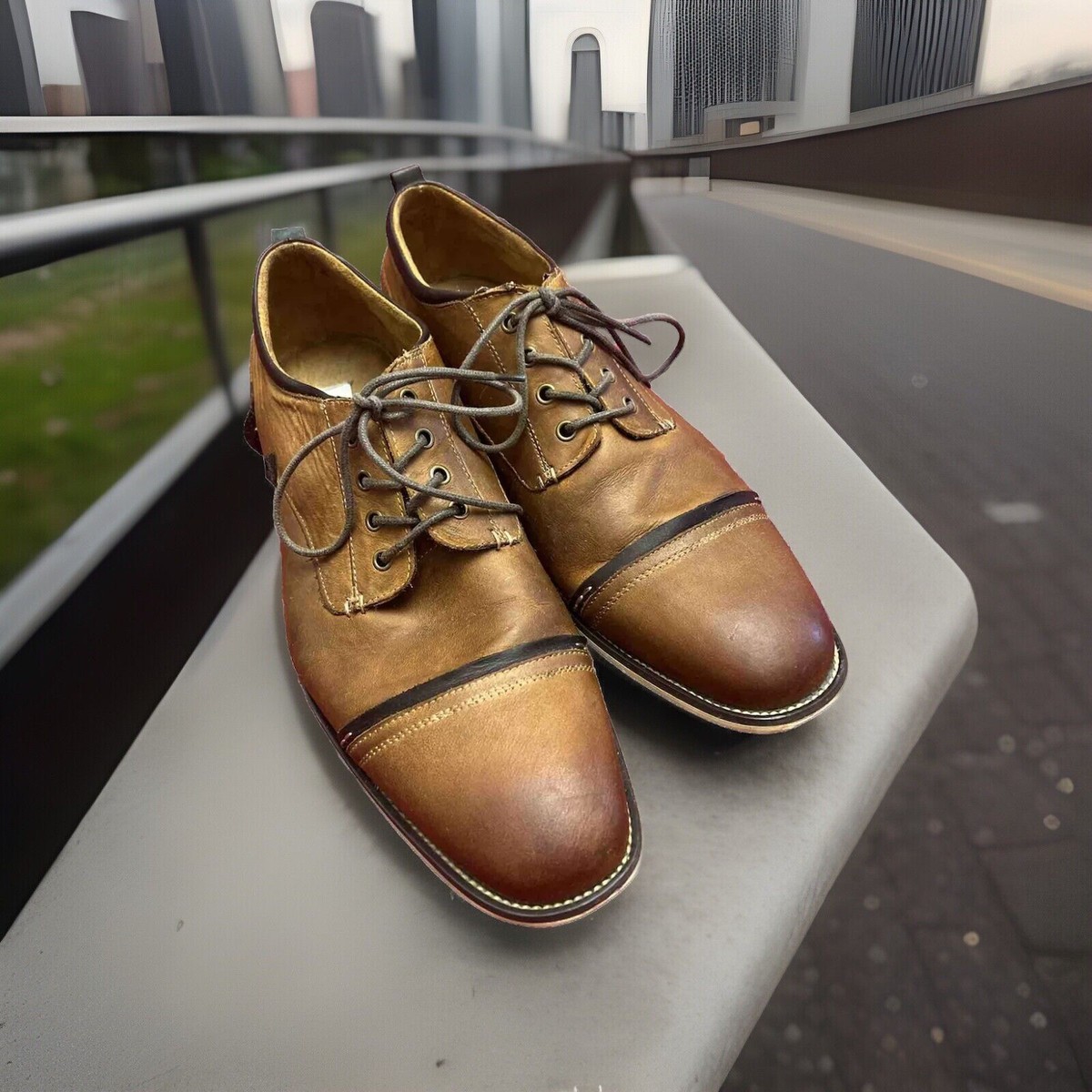 Steve Madden Men display picture 1