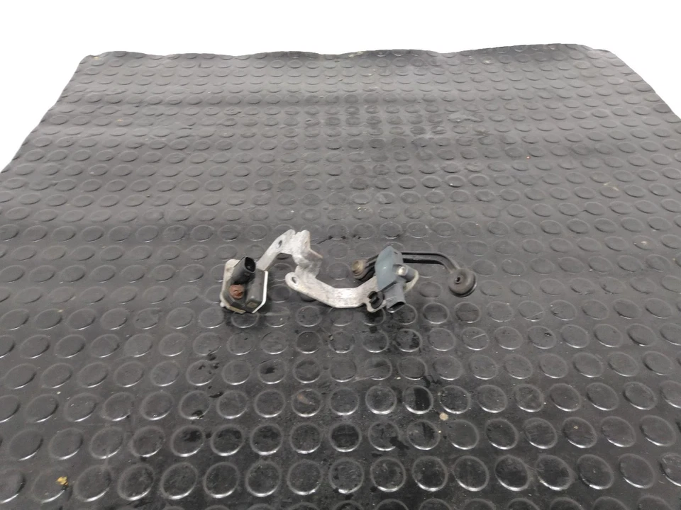 MERCEDES A CLASS Front Height Sensor 2018-2023 - Image 4 of 4