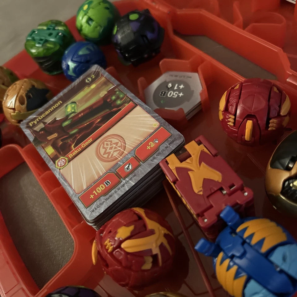 Estuche Bakugan con 14 Bakugans 73 +6 Mini Tarjetas, 6 Tarjetas Magnéticas ESTUCHE INCLUIDO Foto 2 de 4