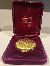 Vintage Revlon Love Pat Gold Refillable Powder Compact New With Red Velvet Box