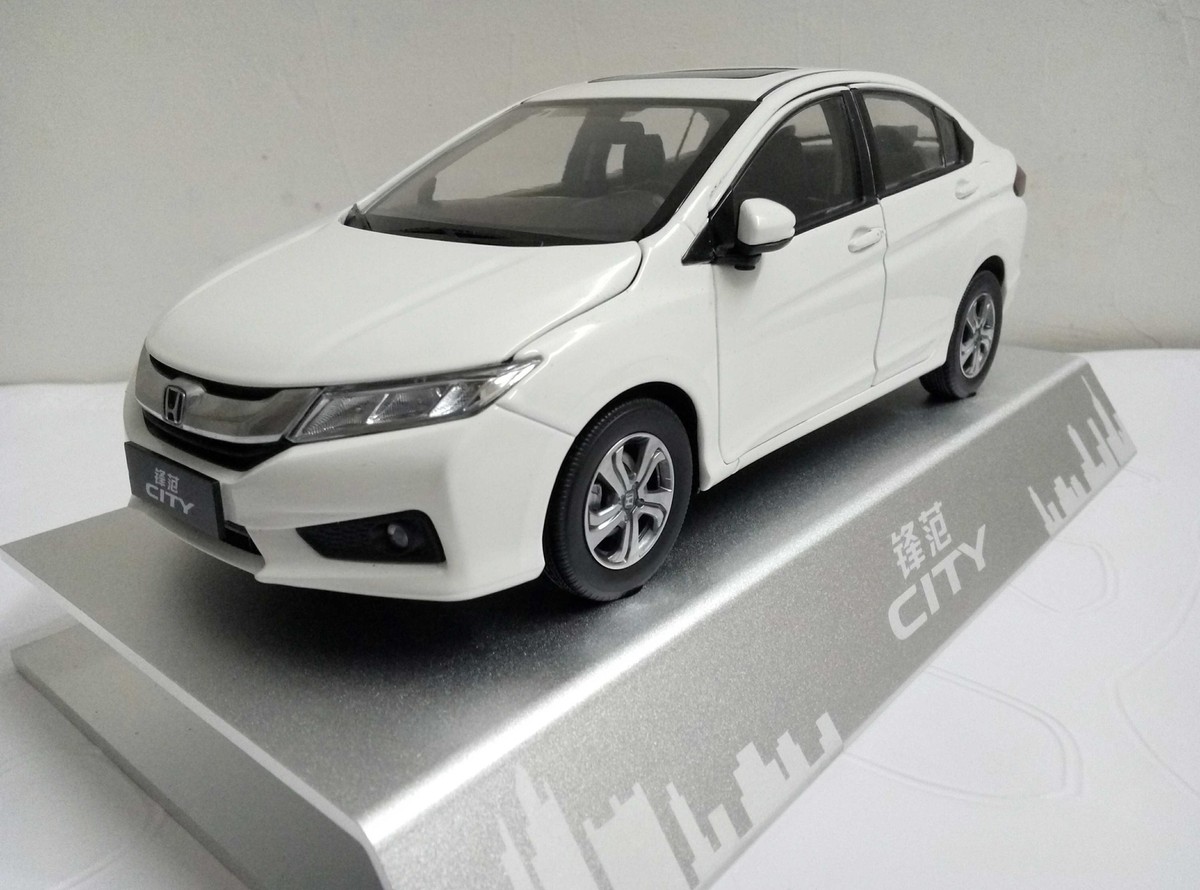 NEW 1/18 City 2016 Diecast Metal Car Model Toy Boy Girl Gift White