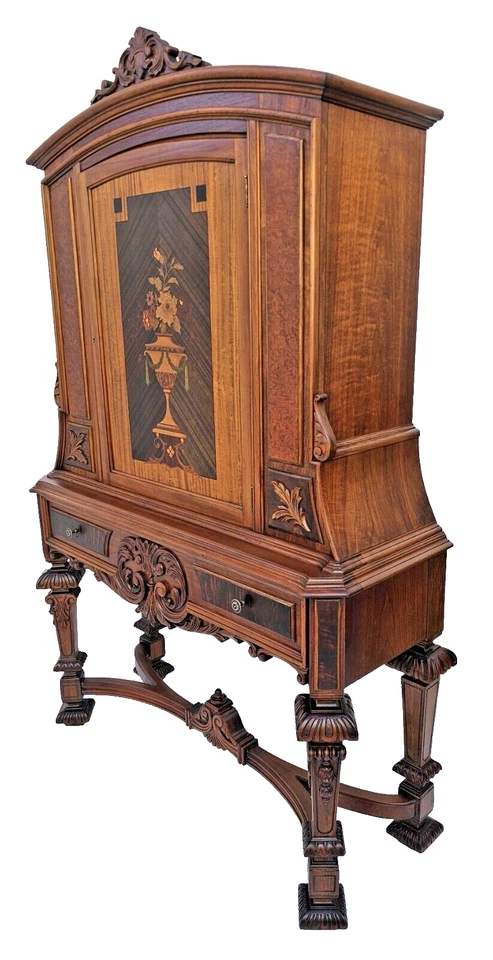 Antiguo nogal tallado Rockford de la década de 1920 con barra de marquetería o gabinete de China Hutch Foto 3 de 4