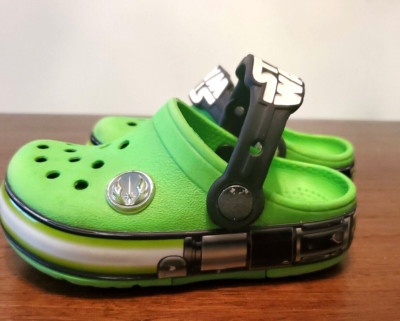 Neon Green CrocsLights Star Wars Yoda Clog C8 Toddler & KIDS Navy/Green Slip-On 