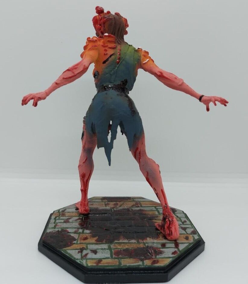 The Last of Us™: The Clicker Statue