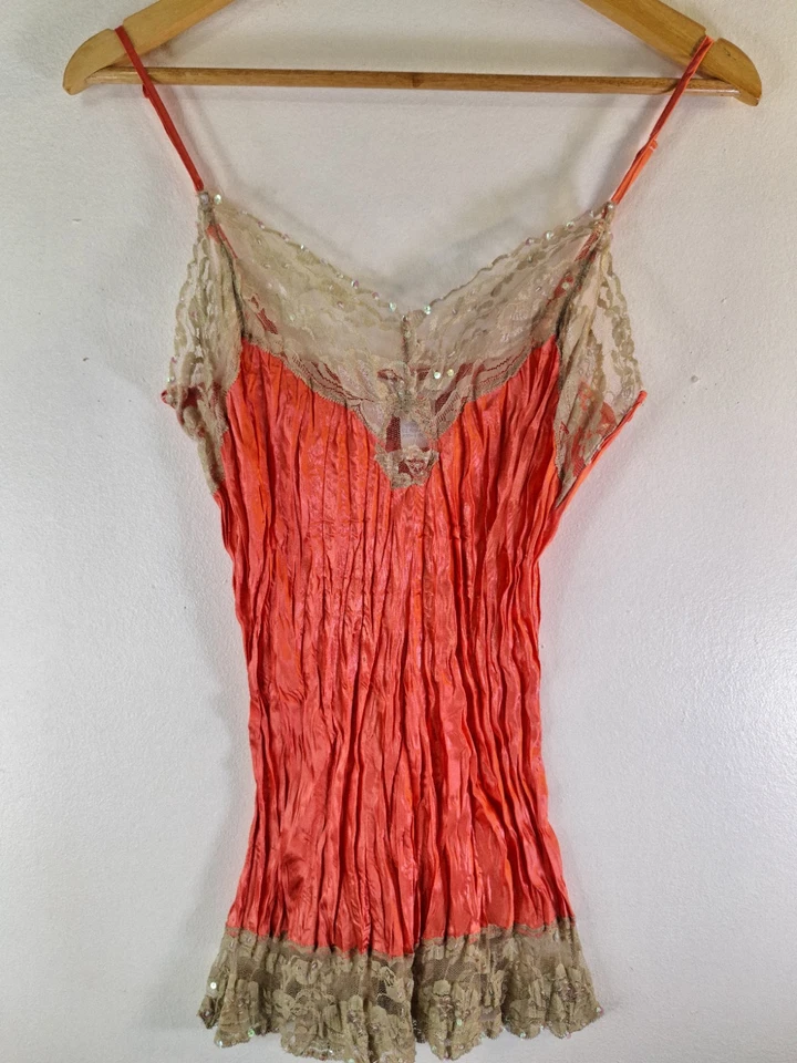 Camiseta sin mangas Charlotte Russe con ribete de encaje arrugado cami talla M Y2K romántica delicada boho Foto 3 de 4